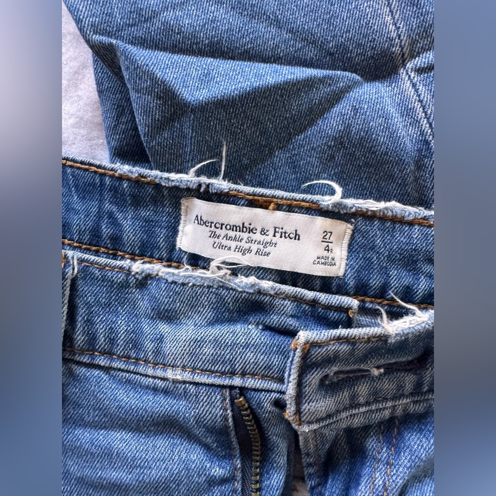 Abercrombie Ultra High Rise Ankle Straight Jean - Picture 7 of 11